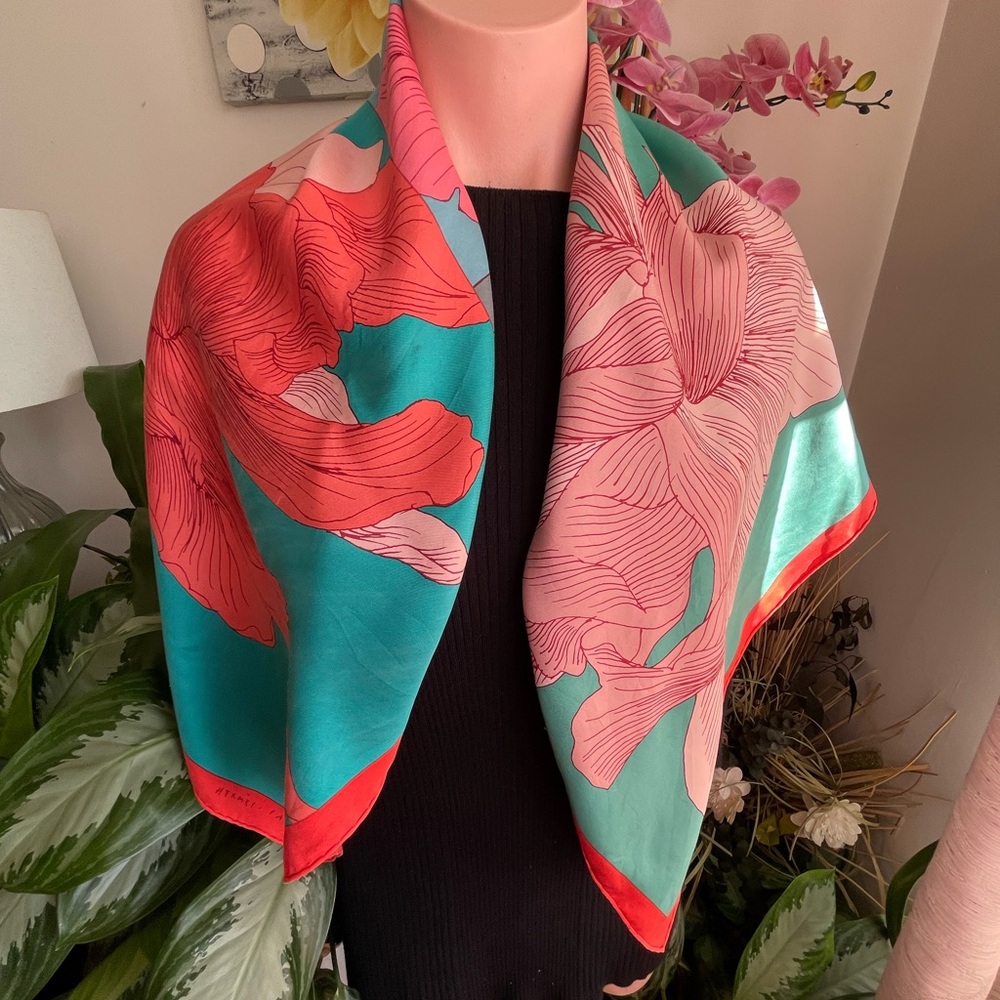 Hermès Stole Etude Pour Un Iris-Arc En Ciel silk scarf. - Picture 7 of 16